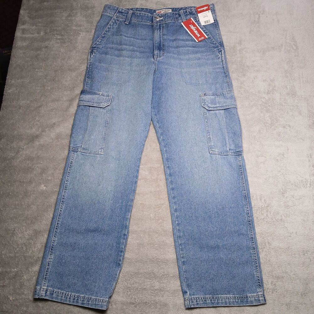 NWT Wrangler Cargo Jeans Mens 34x32 Relaxed Fit Utility Gorpcore Workwear Denim
